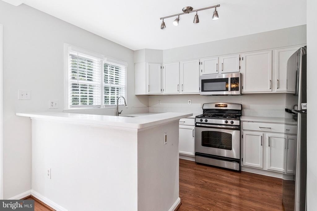 208 Ellsworth Street - Photo 9