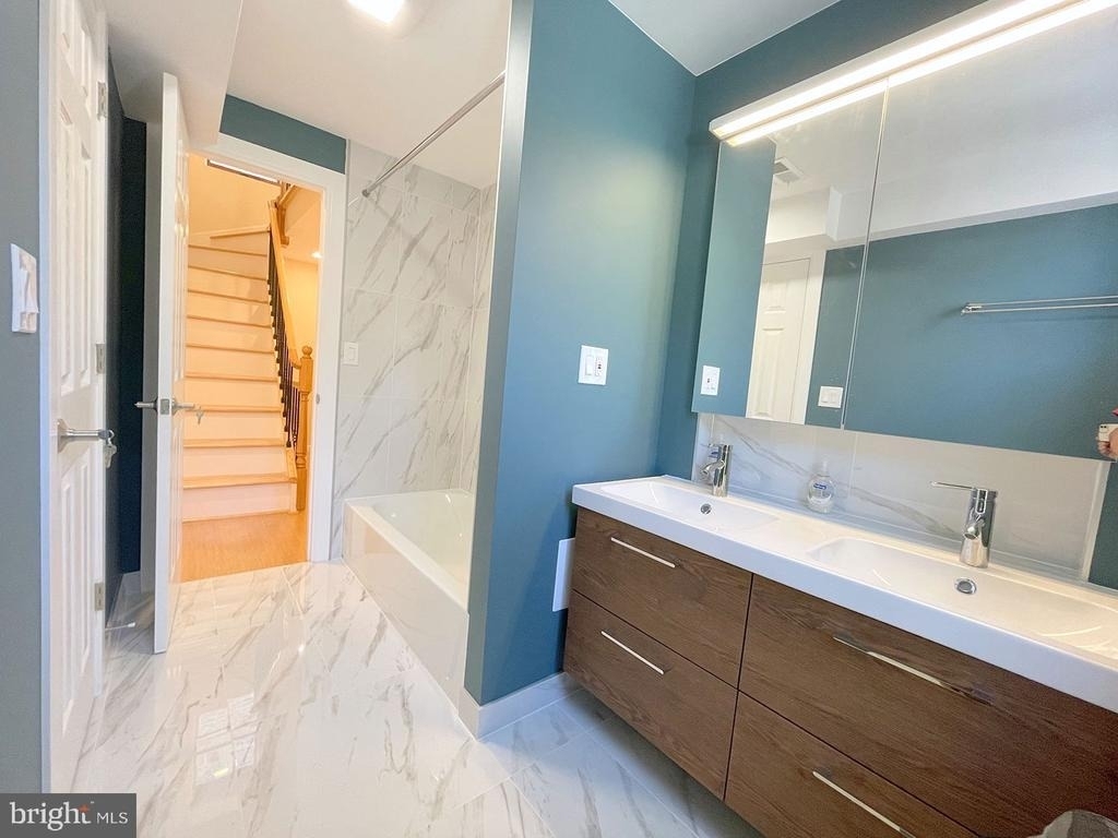 748 Catharine Street - Photo 3