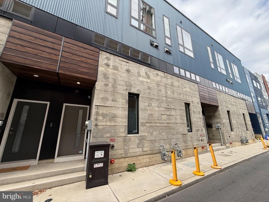 1748 N Hope Street - Photo 2