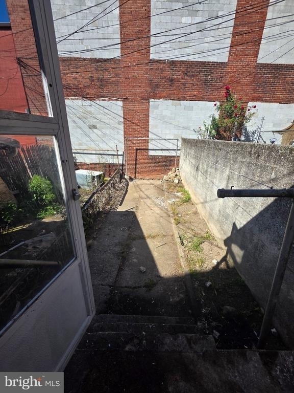 1137 Buttonwood Street - Photo 9
