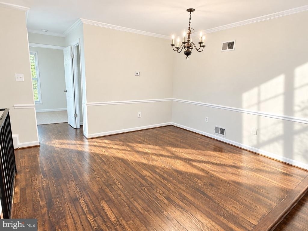 4436 Macarthur Boulevard Nw - Photo 10