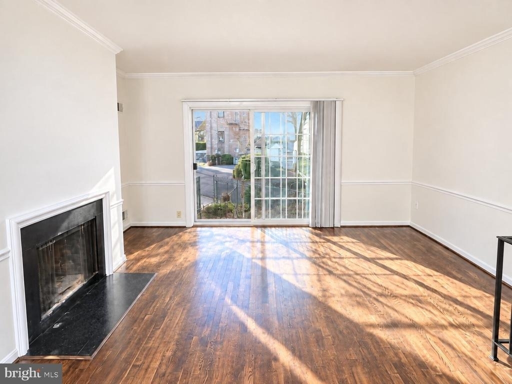 4436 Macarthur Boulevard Nw - Photo 8
