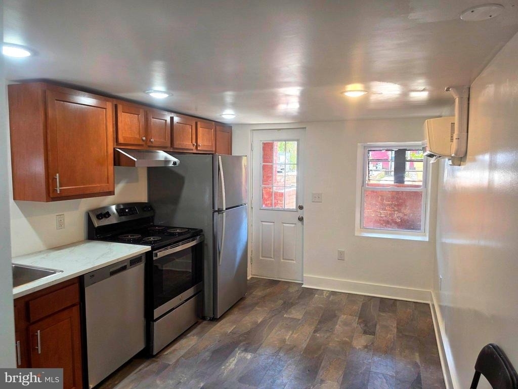 1204 Monroe Street Nw - Photo 9