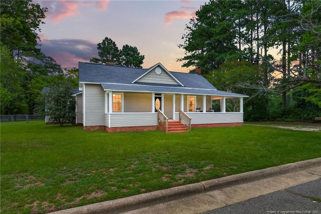 423 E Edinborough Avenue - Photo 0