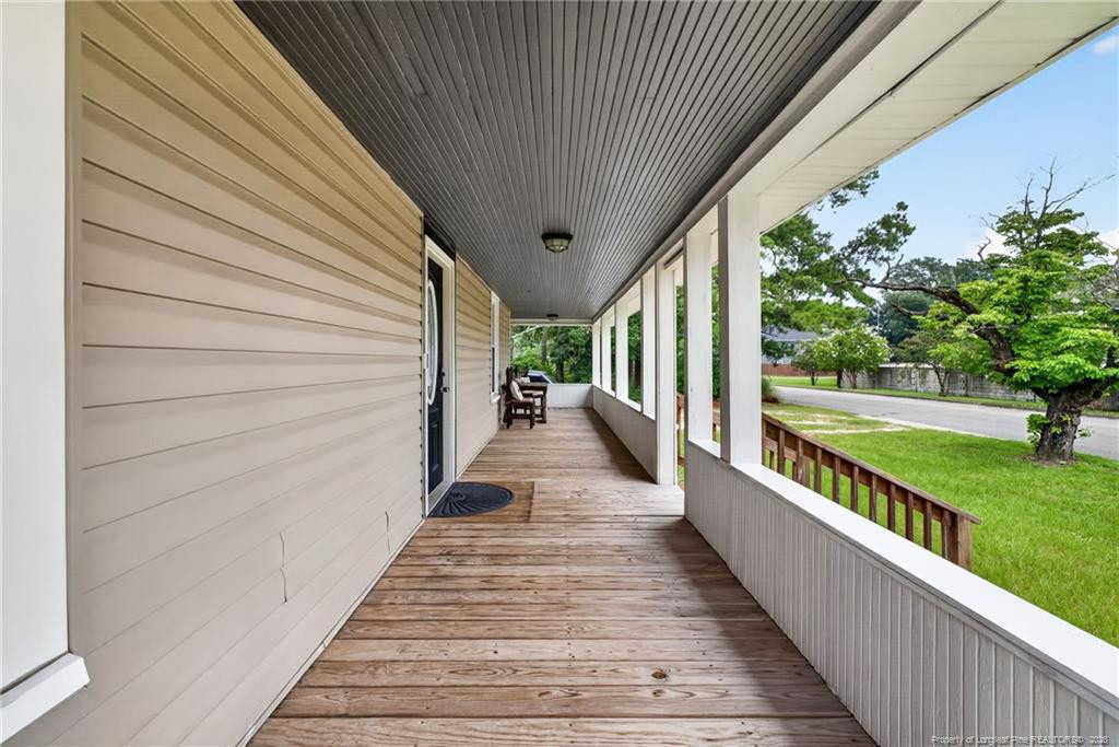 423 E Edinborough Avenue - Photo 37