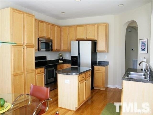 206 Royal Tower Way - Photo 3