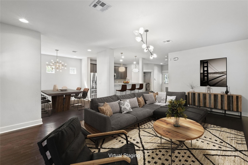 1810 Harvey St - Photo 2