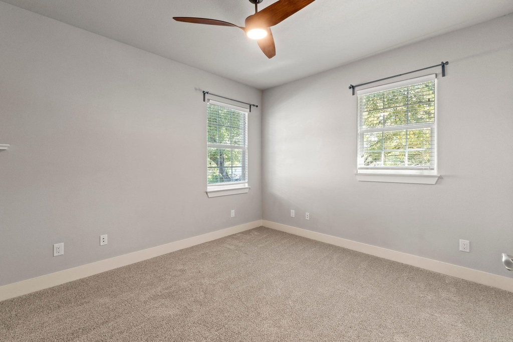 1810 Harvey St - Photo 30