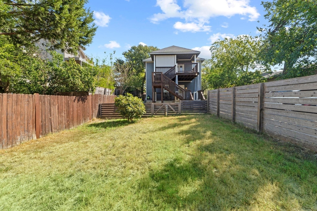 1810 Harvey St - Photo 7