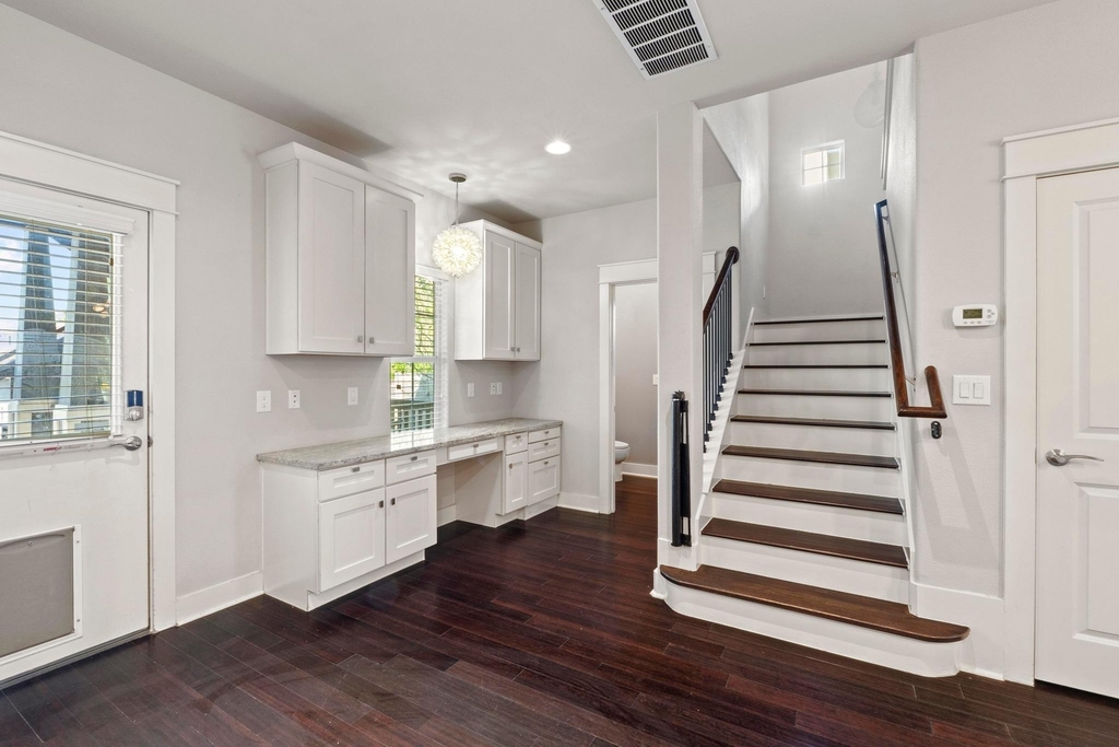 1810 Harvey St - Photo 21