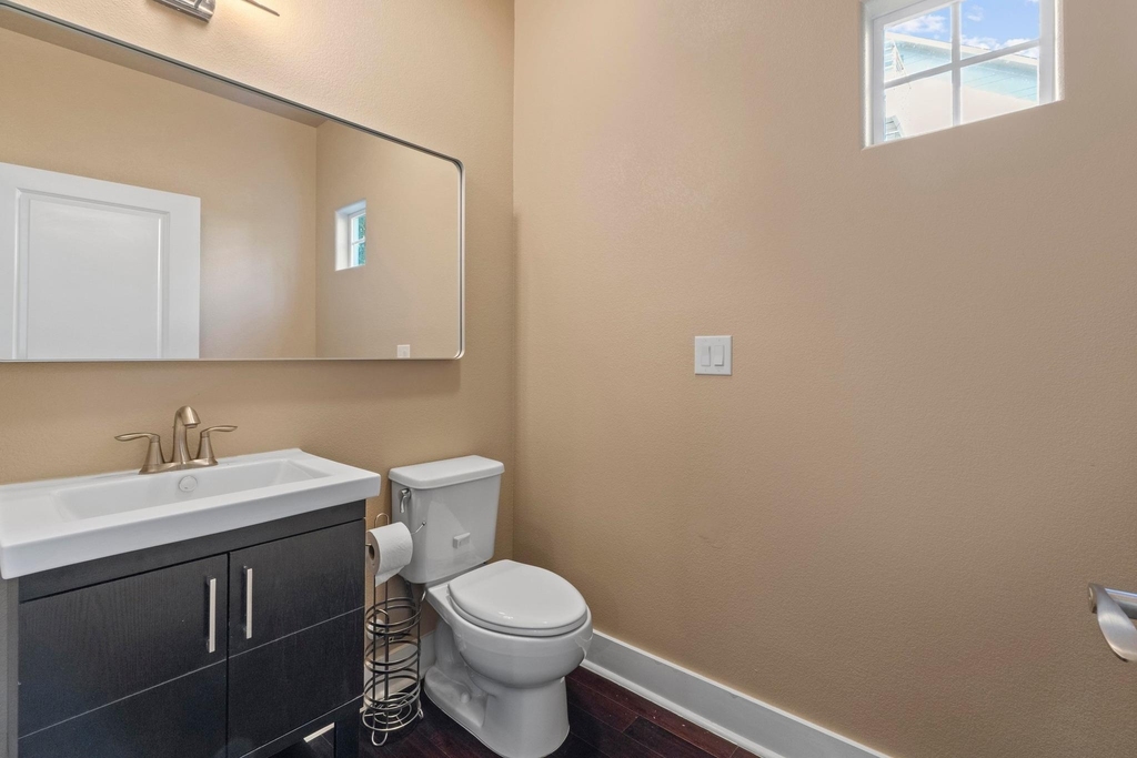 1810 Harvey St - Photo 33