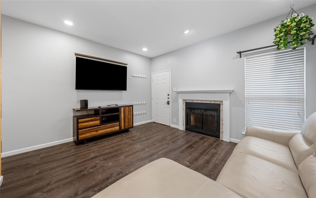 2414 Longview St - Photo 5