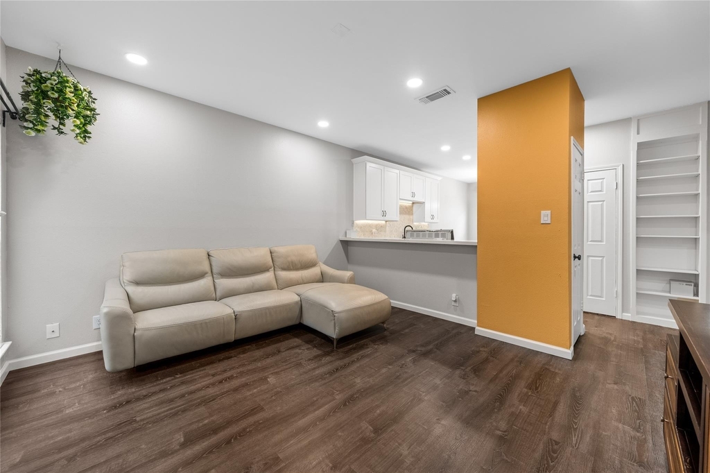 2414 Longview St - Photo 4