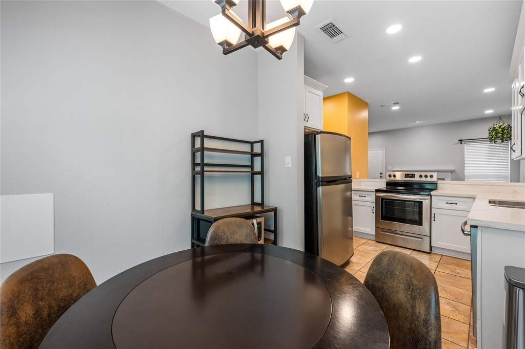 2414 Longview St - Photo 12