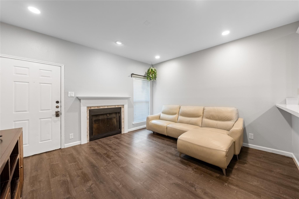 2414 Longview St - Photo 6