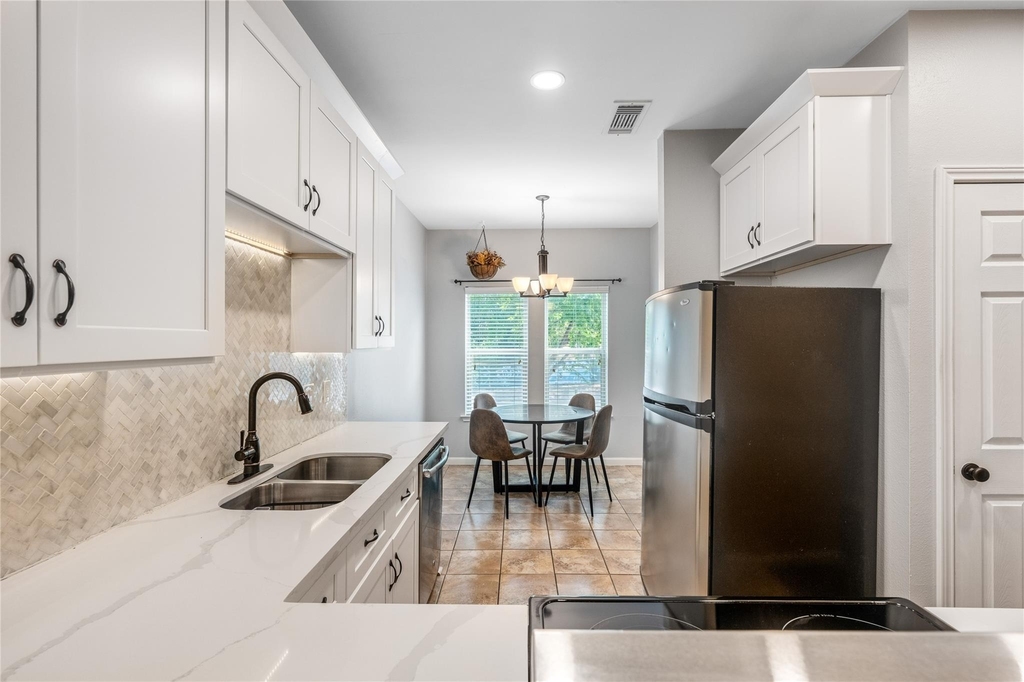 2414 Longview St - Photo 8