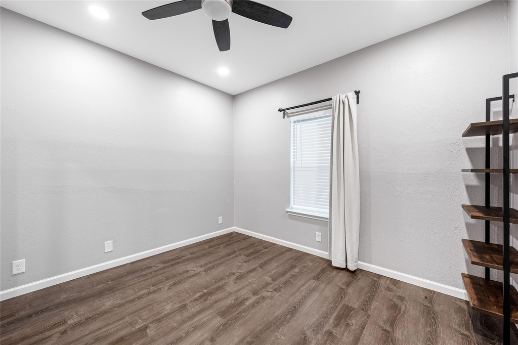 2414 Longview St - Photo 13
