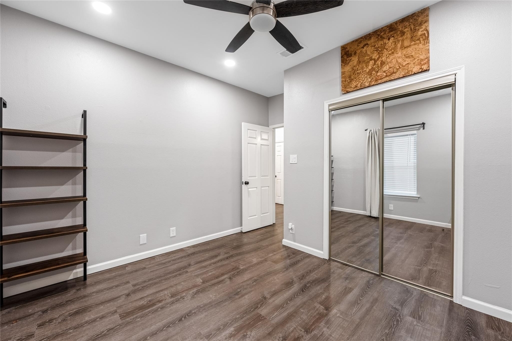 2414 Longview St - Photo 14