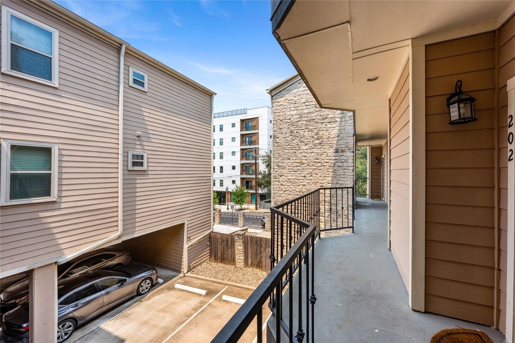 2414 Longview St - Photo 21