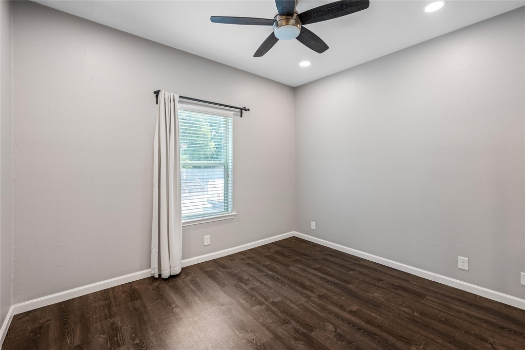 2414 Longview St - Photo 17