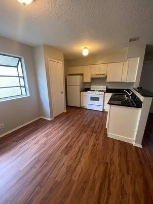 9806 Roxanna Dr - Photo 0