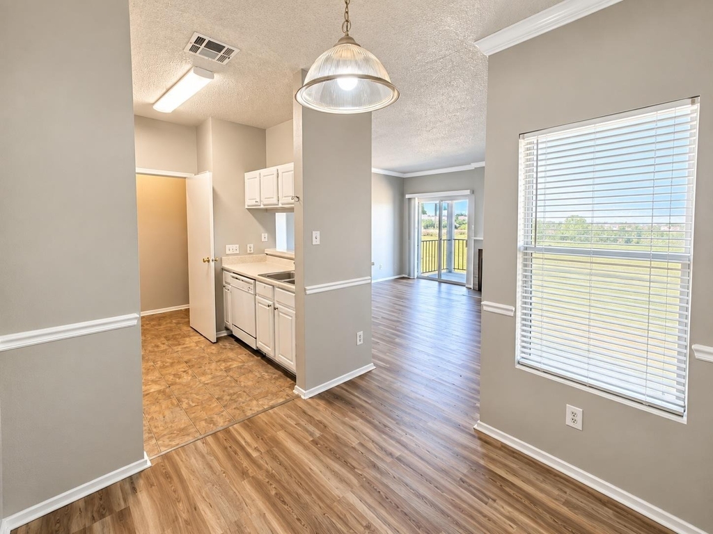 12166 Metric Blvd - Photo 2