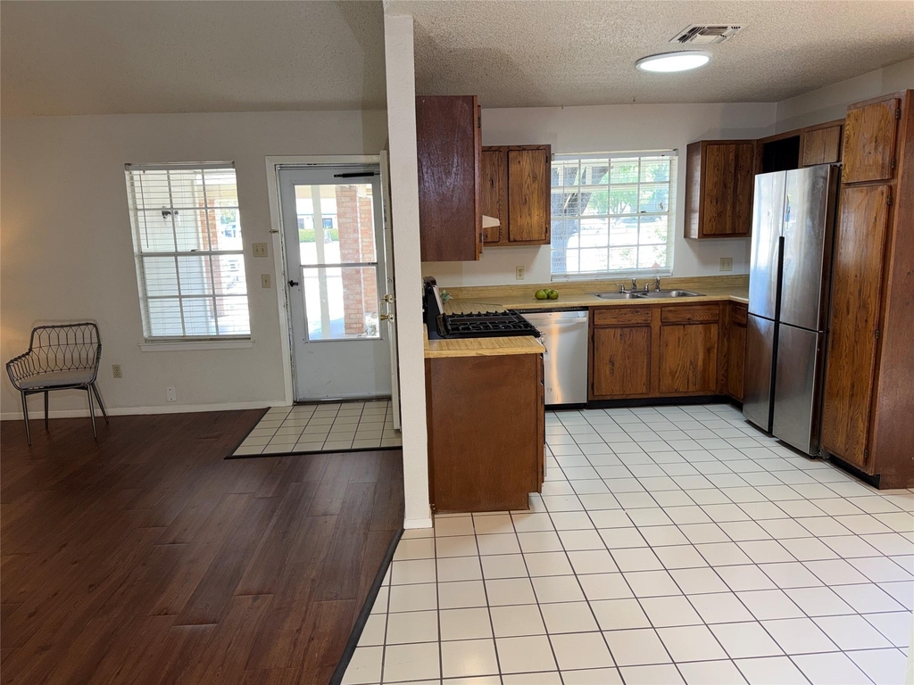 7708 Brodie Ln - Photo 2