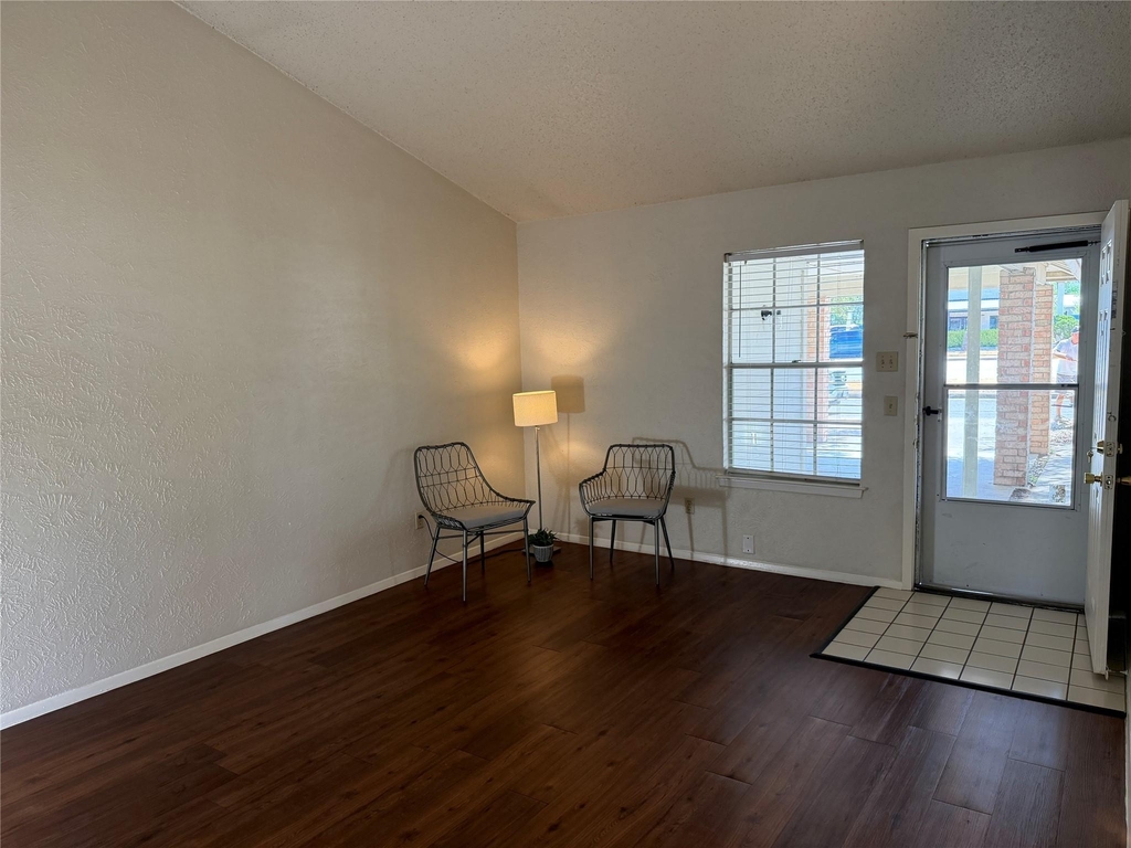 7708 Brodie Ln - Photo 4