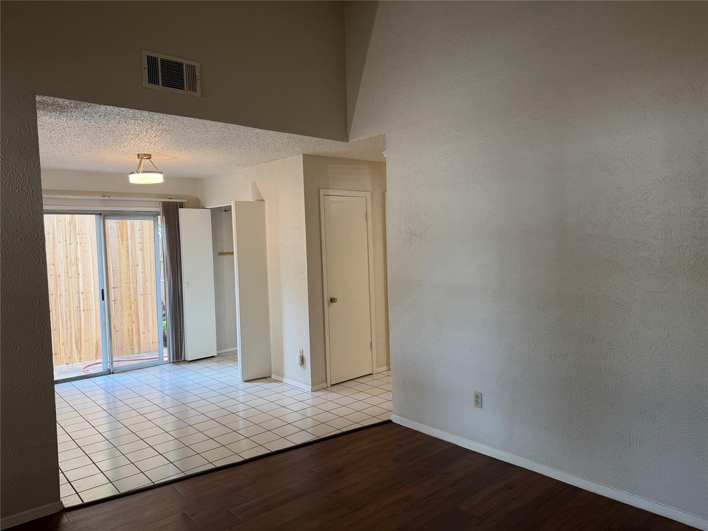 7708 Brodie Ln - Photo 6