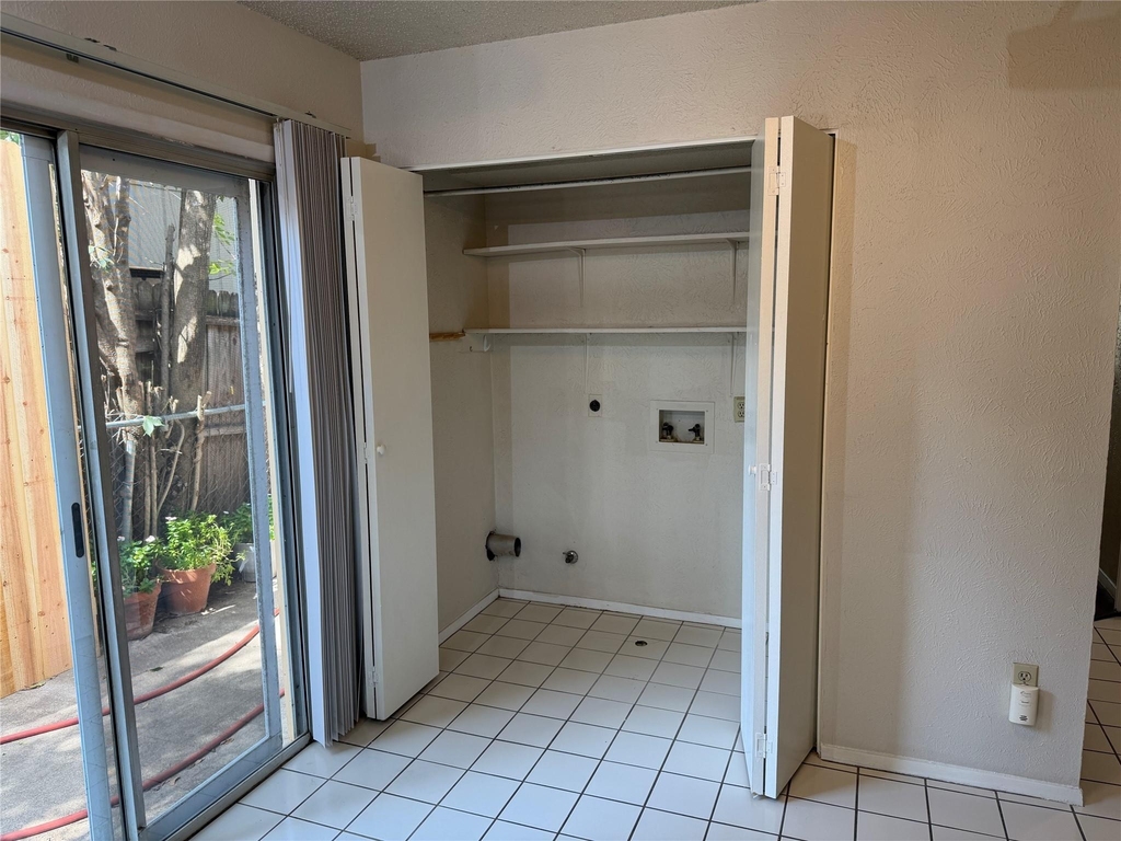 7708 Brodie Ln - Photo 3
