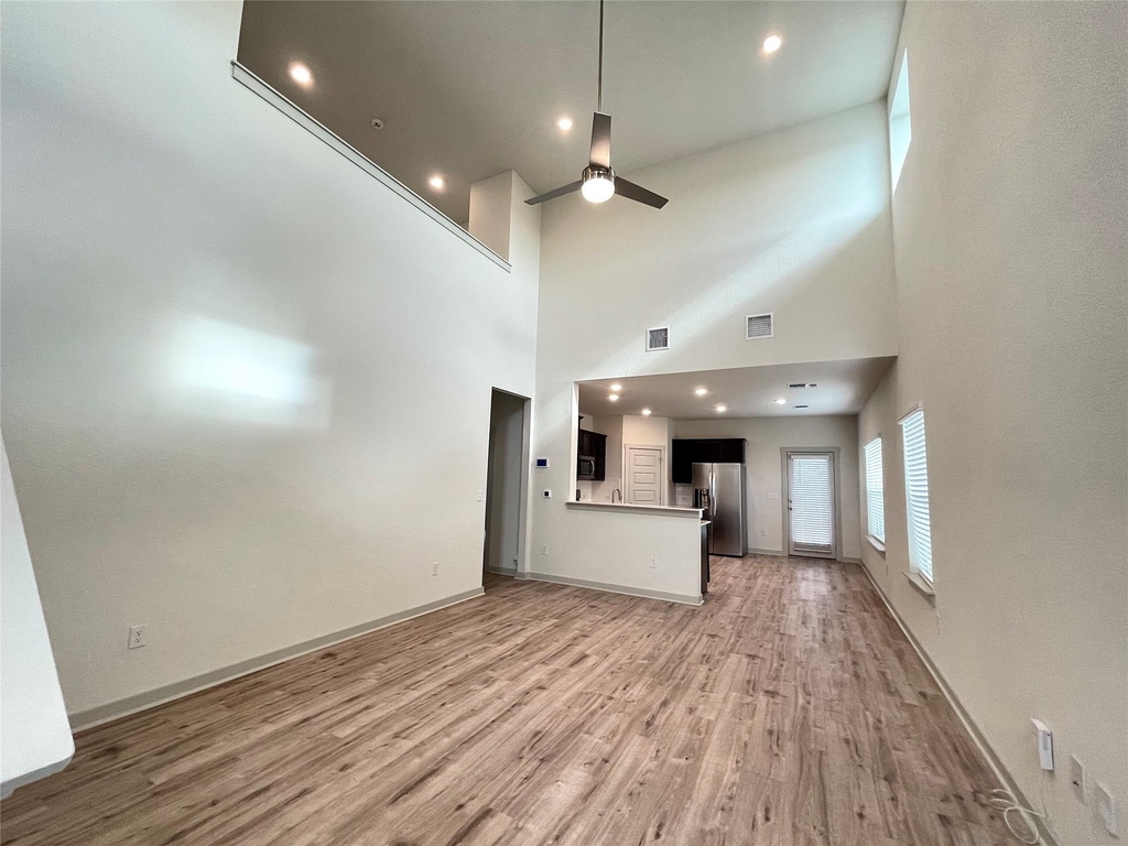 1917 Daleside Ln - Photo 4