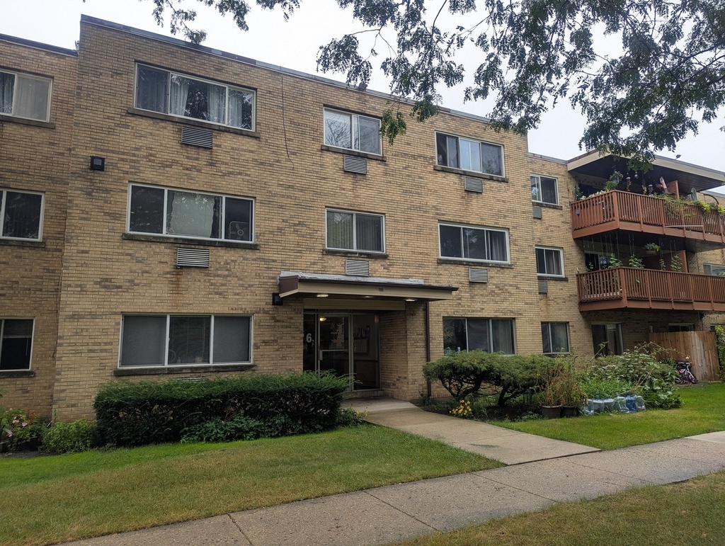 736 W Dempster Street - Photo 0
