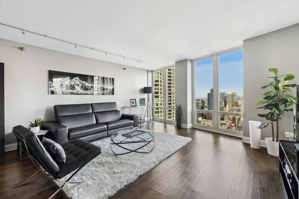 345 N Lasalle Drive - Photo 2