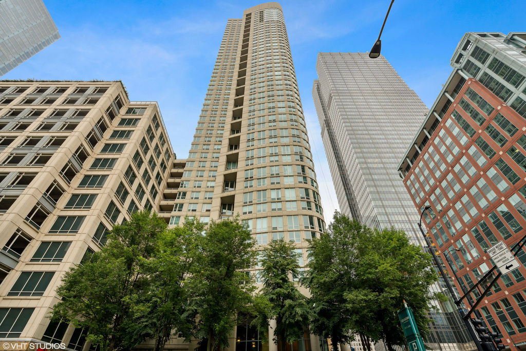 345 N Lasalle Drive - Photo 0