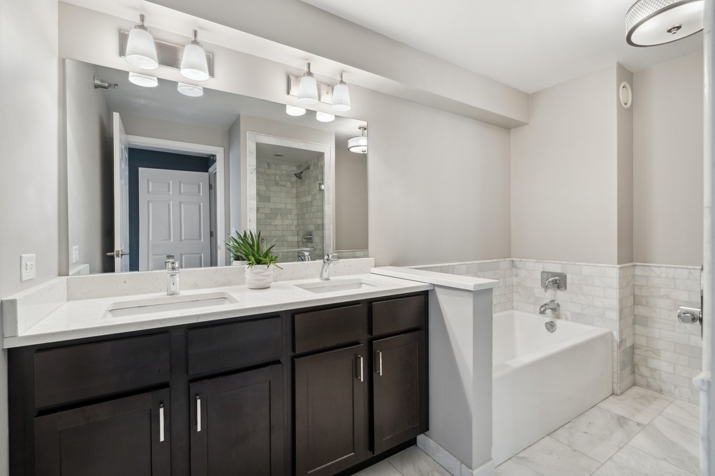 345 N Lasalle Drive - Photo 10