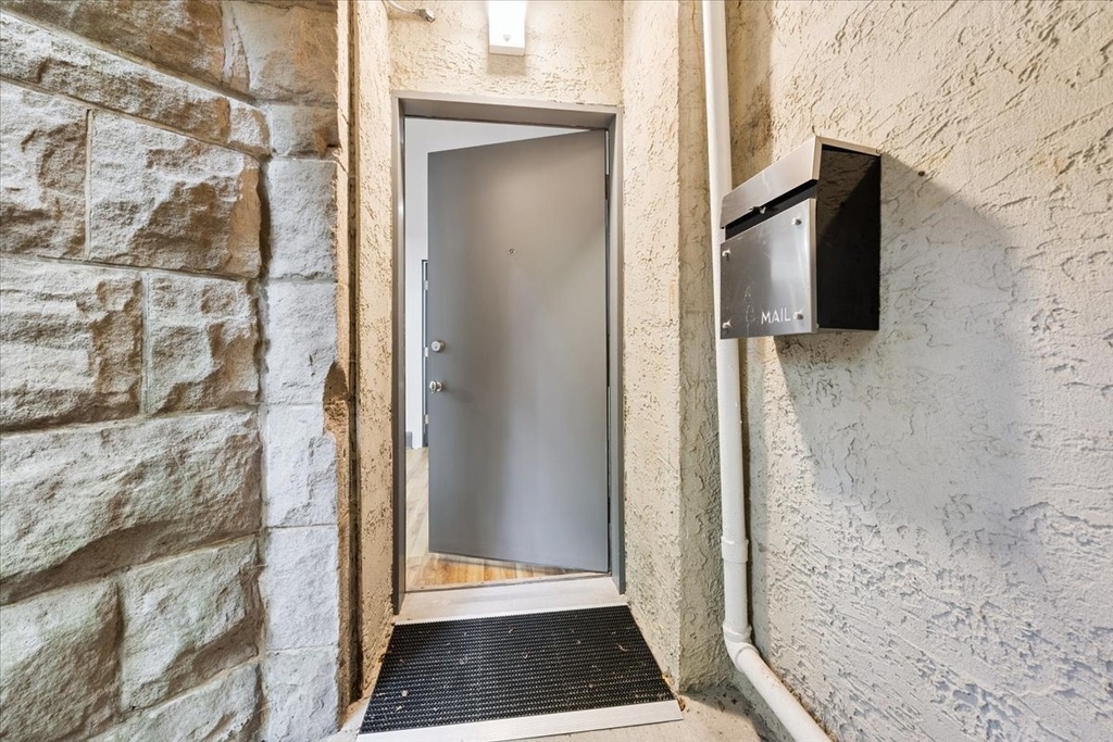 1318 N Astor Street - Photo 65