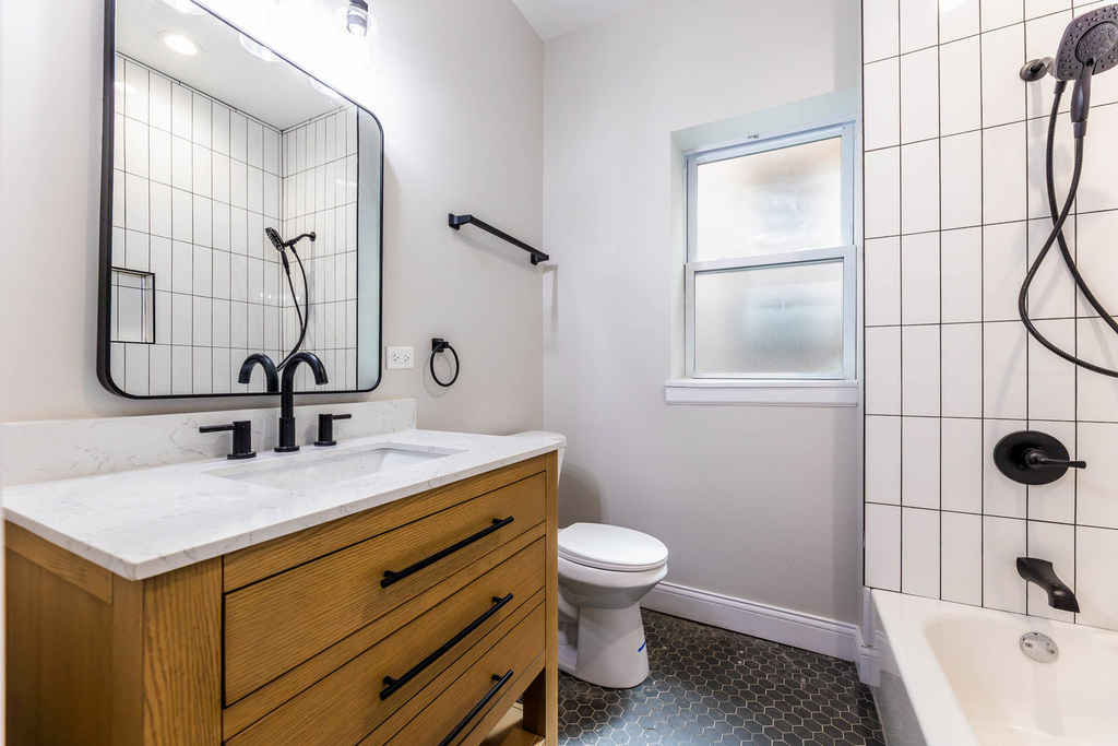 18 S Austin Boulevard - Photo 4