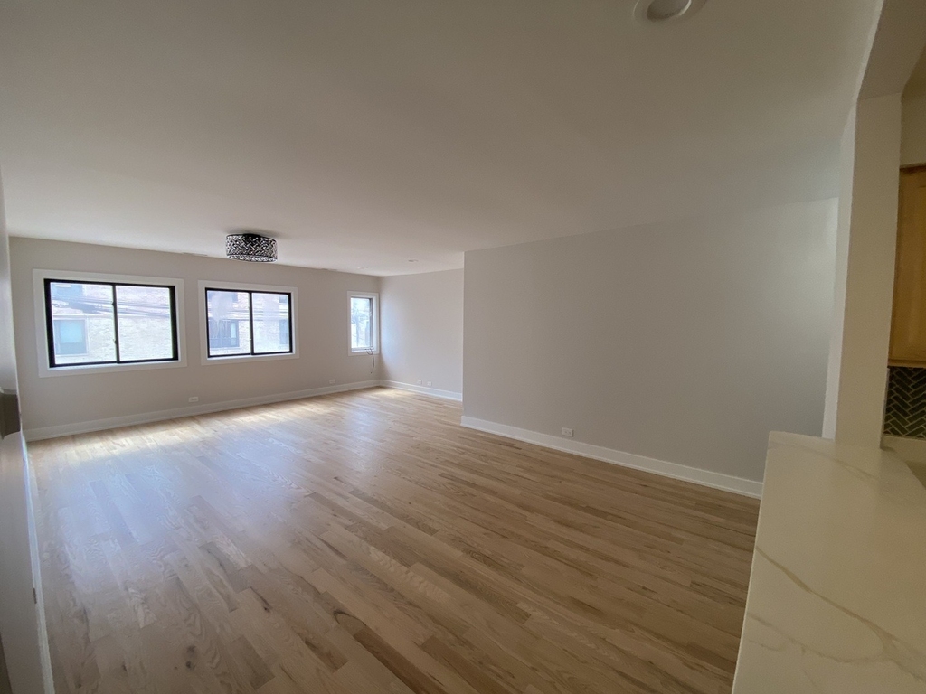 1455 W Fullerton Avenue - Photo 2