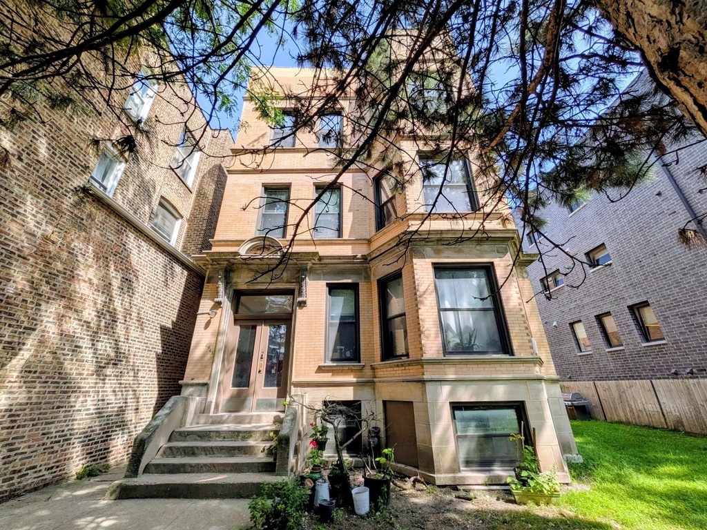 4943 N Winthrop Avenue - Photo 0
