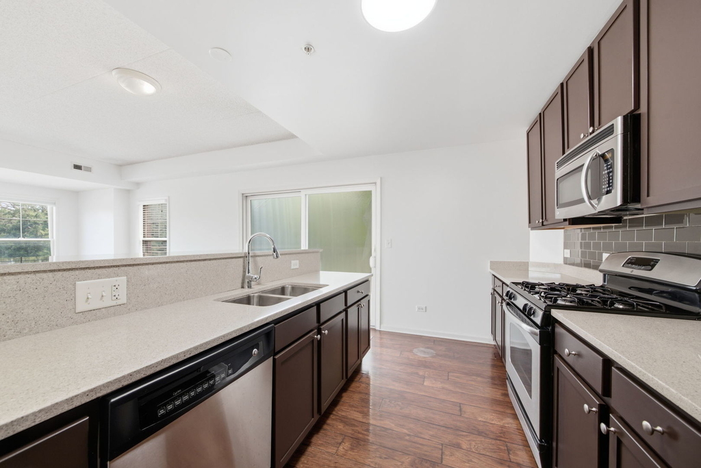 125 Lakeview Drive - Photo 1