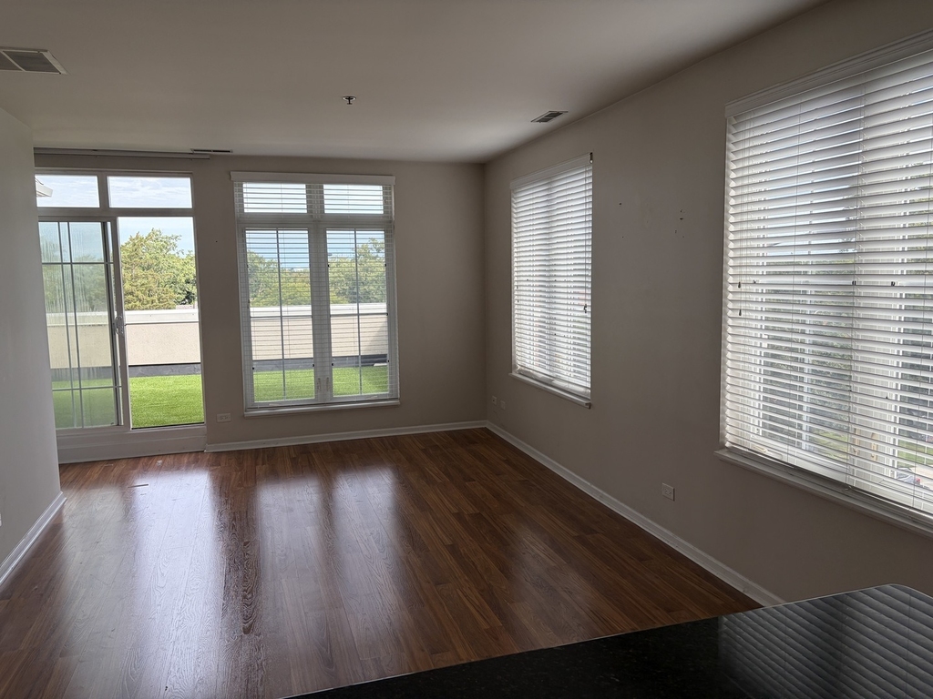 625 Deerfield Road - Photo 3