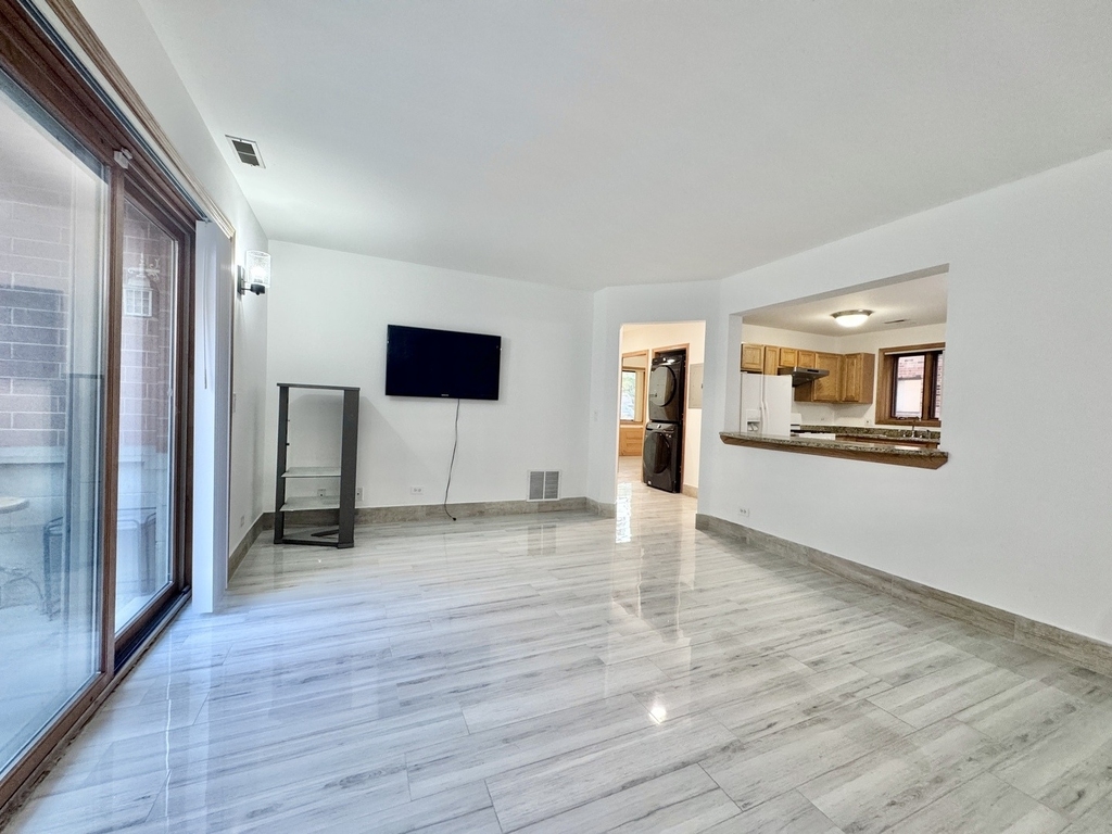 5965 N Northwest Highway - Photo 2