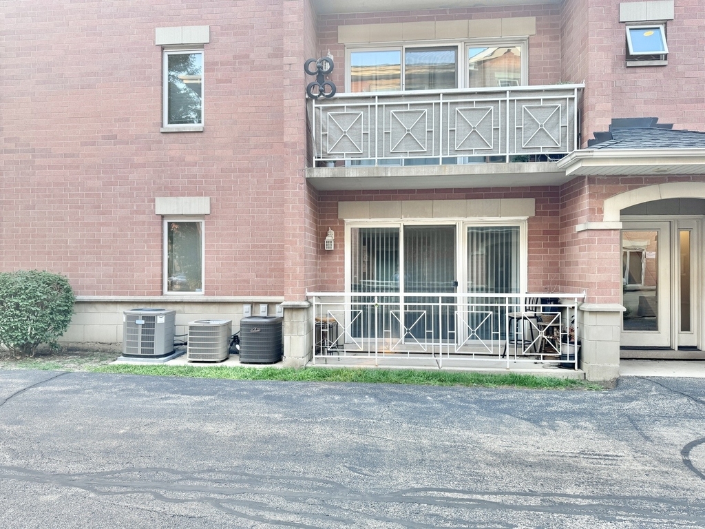 5965 N Northwest Highway - Photo 1