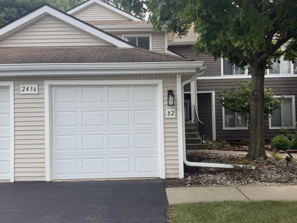 2436 W Salem Court - Photo 0