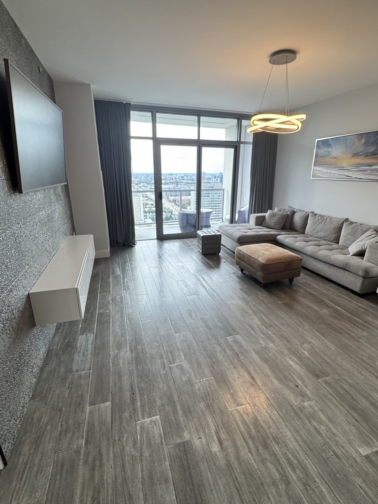 1235 S Prairie Avenue - Photo 5