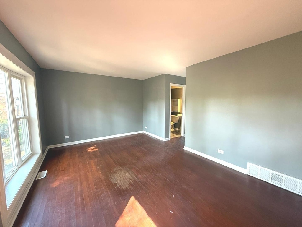3023 Jamestown Court - Photo 4