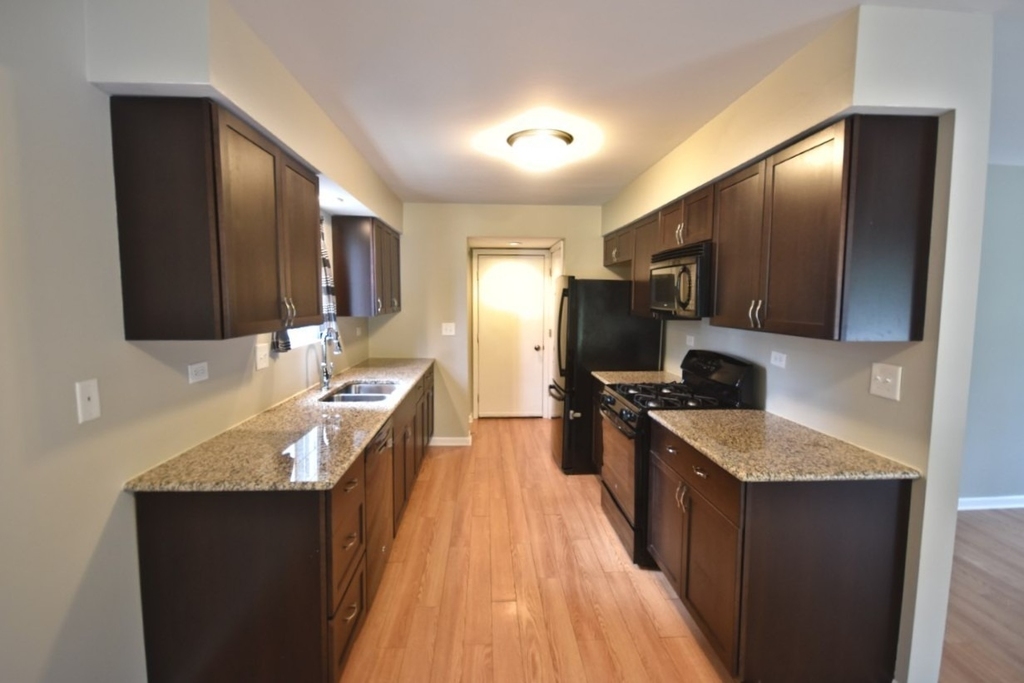 370 Sandhurst Lane - Photo 11
