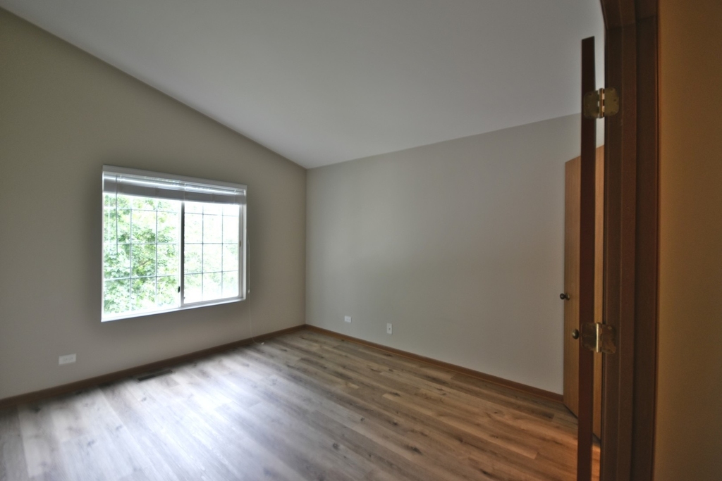 370 Sandhurst Lane - Photo 22
