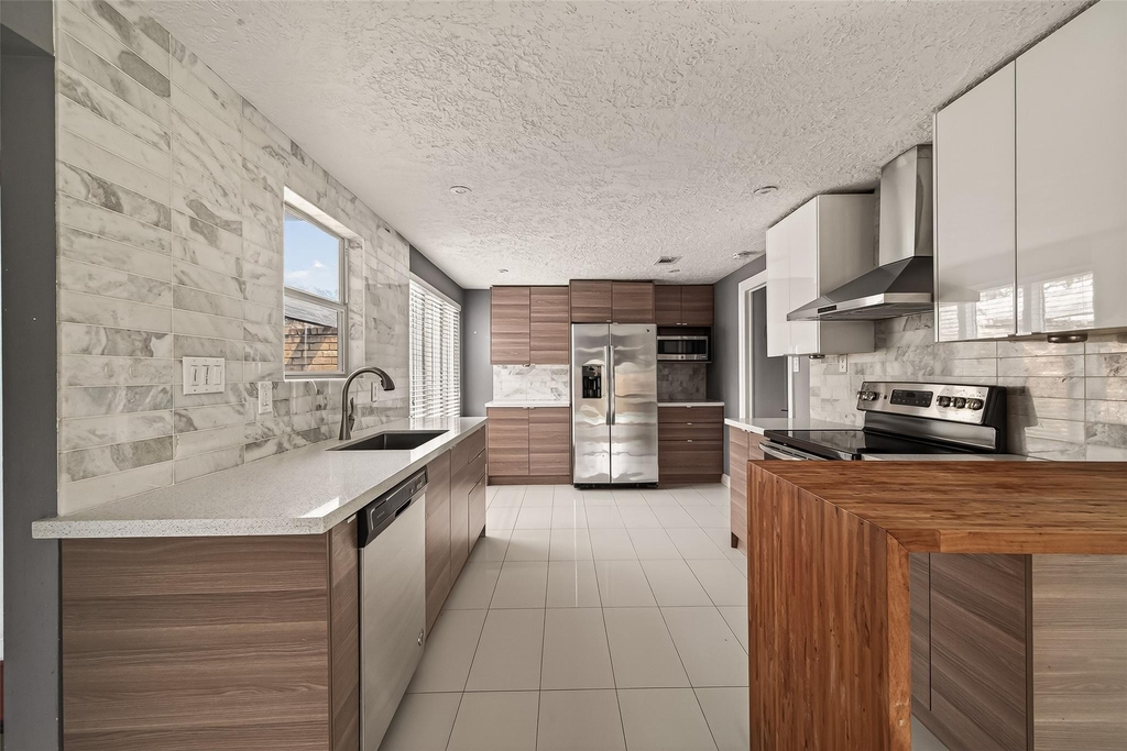 2130 Round Lake Drive - Photo 13