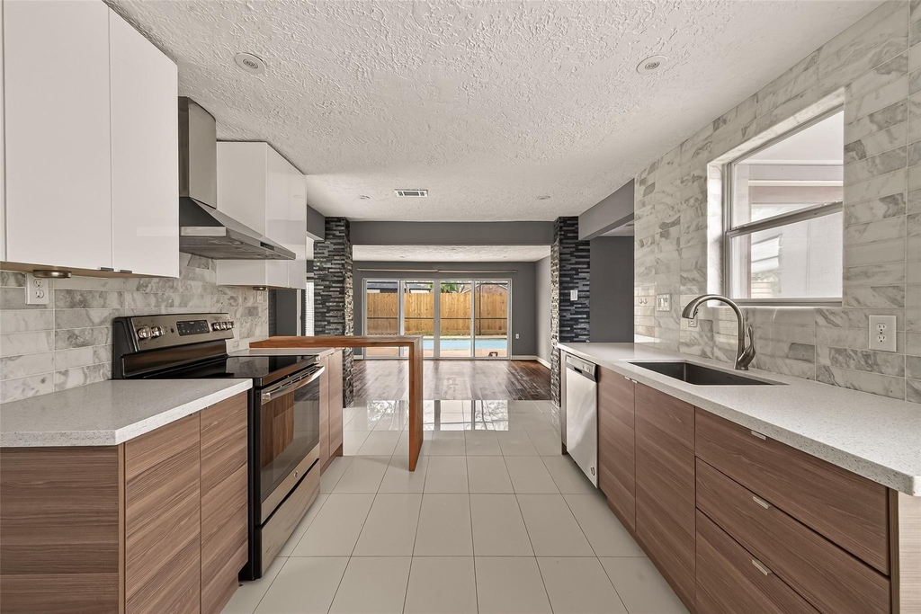 2130 Round Lake Drive - Photo 19